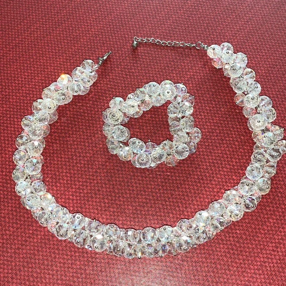 Necklace and bracelet set